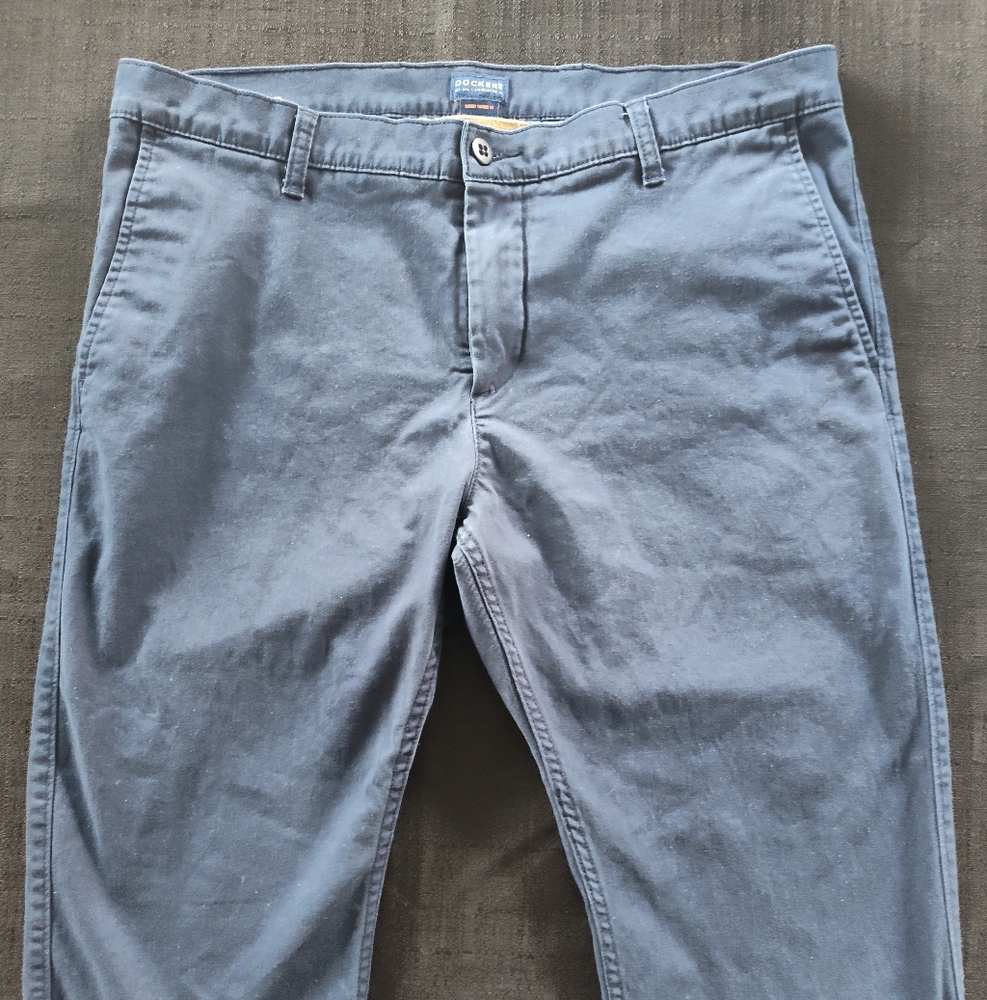 Dockers Men's Blue Chino Pants 36w 34L Used Good Condition.